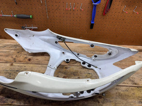 08-19 SUZUKI HAYABUSA PLASTIC REAR WHITE REAR BACK TAIL FAIRING COWL & LOCK
