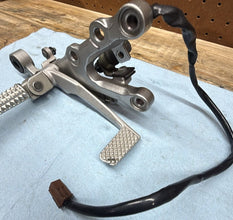 2006-2007 OEM YAMAHA YZF R6 - RIGHT REARSET AND BRAKE PEDAL/SENSOR