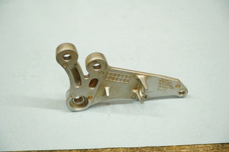 2006-2007 SUZUKI GSX-R600/750 FRONT RIGHT FOOTREST BRACKET