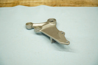 006-2007 SUZUKI GSX-R600/750 FRONT RIGHT FOOTREST BRACKET