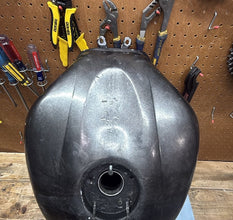2001-2002 YAMAHA YZF R6 - FUEL TANK GAS TANK PETROL RESERVOIR