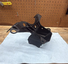 2008-2016 OEM YAMAHA YZF R6 - FAIRING STAY FRONT BRACKET