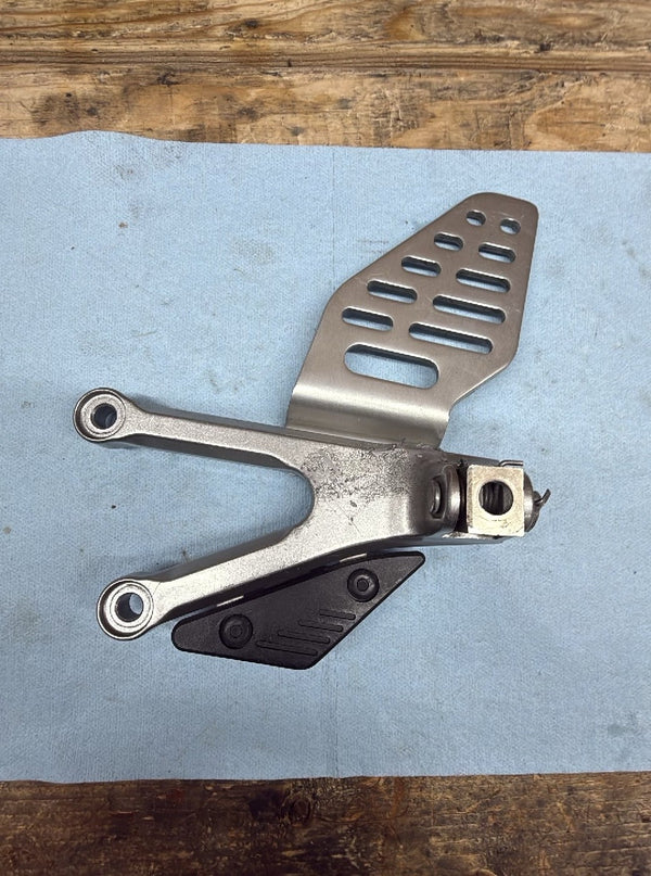 2006-2007 OEM YAMAHA YZF R6 - LEFT REARSET BRACKET & HEEL GUARD