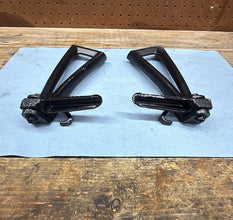 2006-2007 OEM YAMAHA YZF R6 - PASSENGER PEGS FOOT RESTS