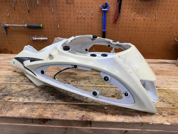 08-19 SUZUKI HAYABUSA PLASTIC REAR WHITE REAR BACK TAIL FAIRING COWL & LOCK