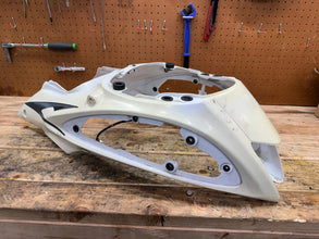 08-19 SUZUKI HAYABUSA PLASTIC REAR WHITE REAR BACK TAIL FAIRING COWL & LOCK