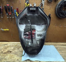 2001-2002 YAMAHA YZF R6 - FUEL TANK GAS TANK PETROL RESERVOIR