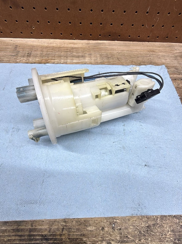 2008-2016 YAMAHA YZF R6 - FUEL PUMP *DAMAGE*