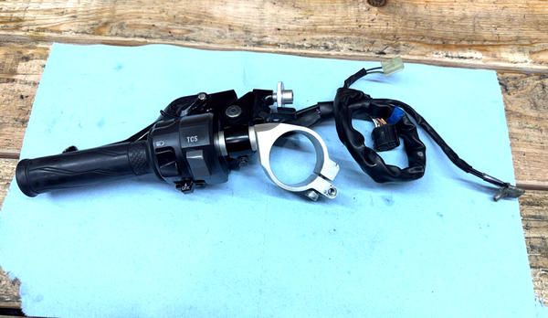 17-20 OEM YAMAHA YZF R6 LEFT CLIPON HANDLEBAR W/ HORN CONTROLS