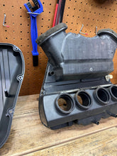 08-20 OEM SUZUKI HAYABUSA AIRBOX AIR CLEANER FILTER AIR INTAKE 13700-15H00