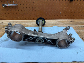 2008 OEM HAYABUSA 1300R BOTTOM TRIPLE TREE FORK HOLDER