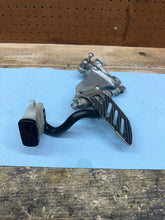 08-10 OEM SUZUKI GSXR600/750 RIGHT REARSET FOOT PEG BRAKE PEDAL/ MASTER CYLINDER
