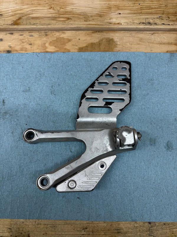 2006-2007 OEM YAMAHA YZF R6 R6R LEFT REARSET REAR SET DRIVER FOOT PEG REST