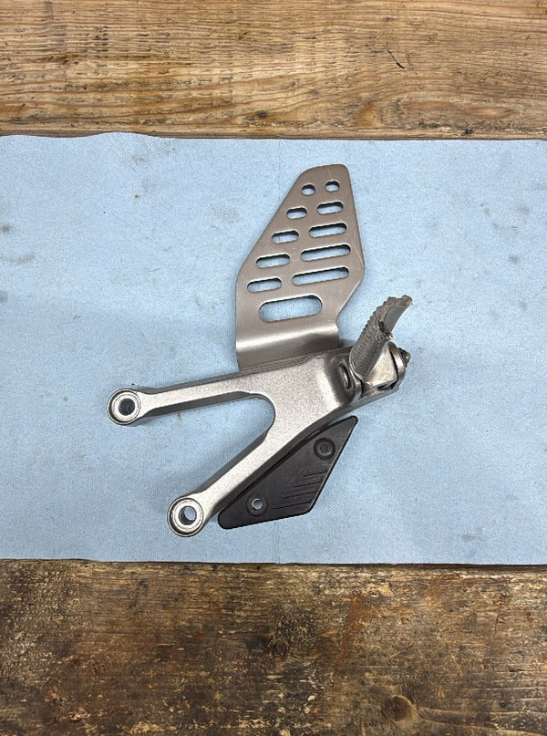 2006-2007 OEM YAMAHA YZF R6 - LEFT REARSET BRACKET & HEEL GUARD