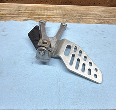 2006-2007 OEM YAMAHA YZF R6 - LEFT REARSET BRACKET & HEEL GUARD