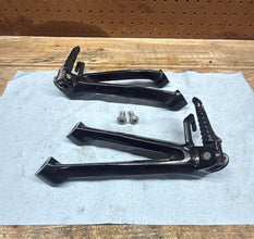 2006-2007 OEM SUZUKI GSX-R600/750 OEM PASSENGER PEGS