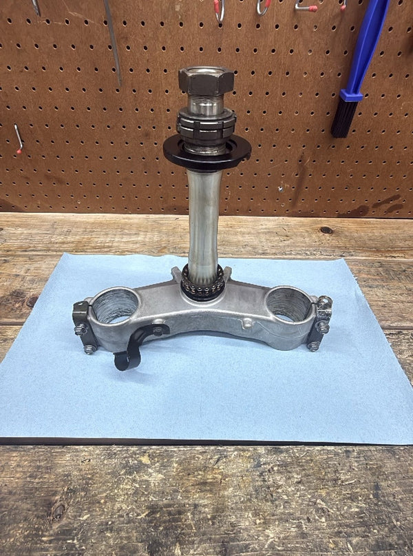 2006-2007 OEM KAWASAKI NINJA ZX-10R - LOWER BOTTOM TRIPLE TREE FORK TREE CLAMPS