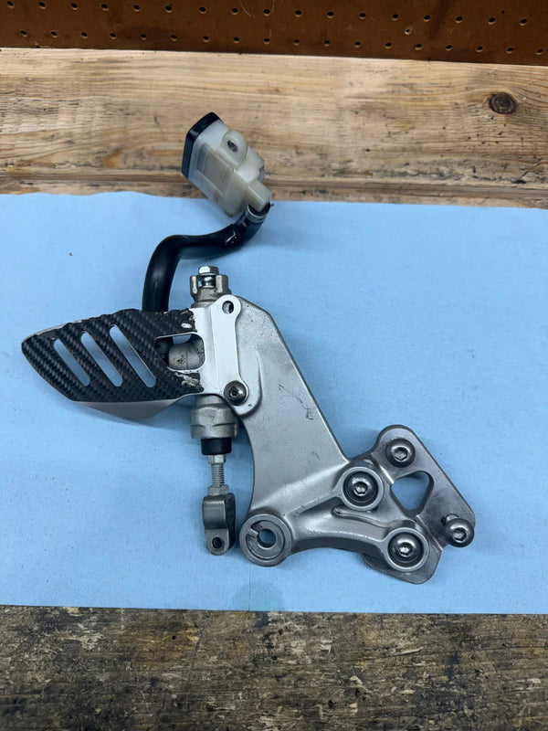 08-10 OEM SUZUKI GSXR600/750 RIGHT REARSET FOOT PEG BRAKE PEDAL/ MASTER CYLINDER