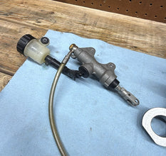 2006-2007 OEM YAMAHA YZF R6 - REAR CALIPER / MASTER AND RESERVOIR