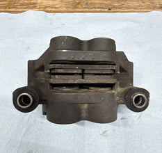 2006-2007 OEM YAMAHA YZF R6 - RIGHT CALIPER * DAMAGE *