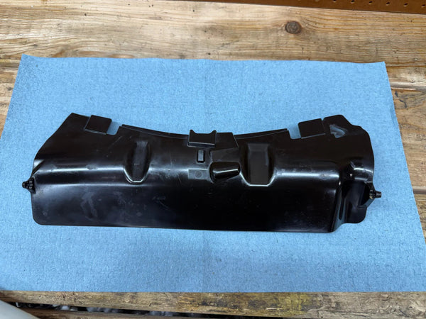 2004-2005 OEM SUZUKI GSXR 600 GSX600R TOP RADITAOR PLASTIC GUARD ENGINE